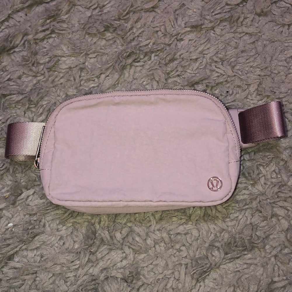 Lululemon Everywhere Belt Bag